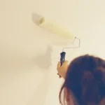 Pintar a parede sozinho: o passo a passo do fim de semana