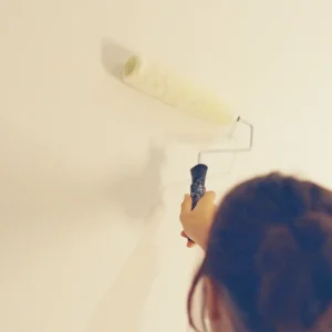 Pintar a parede sozinho: o passo a passo do fim de semana